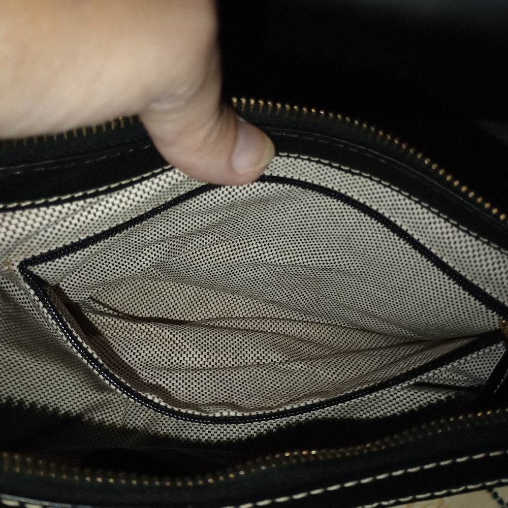 NWT Dooney & Bourke Moon Bag - Picture 12 of 14